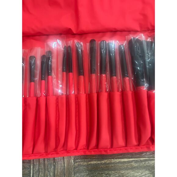 High quality, Professional Make Up Brush Traveling Kit - Picture 8 of 8